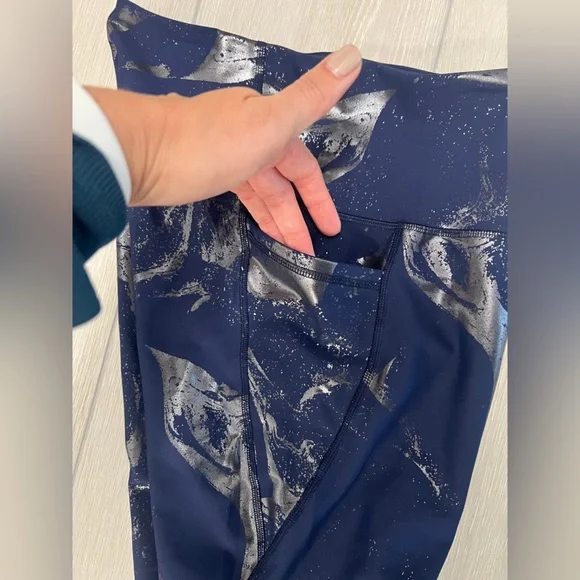 Old Navy High-Waisted Elevate Powersoft 7/8-Length Side-Pocket Leggings size M - Picture 5 of 6